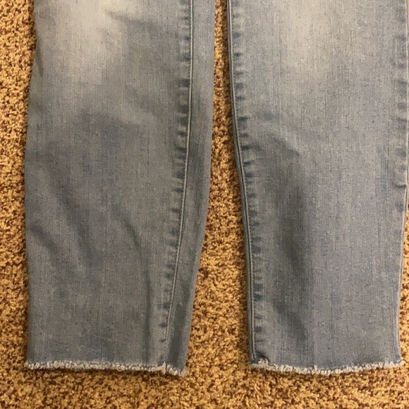 Jessica Simpson Relaxed Skinny Crop jeans. - Picture 2 of 6